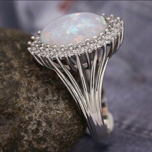 Beautiful Oval Opal Ring size 7 Vintage look